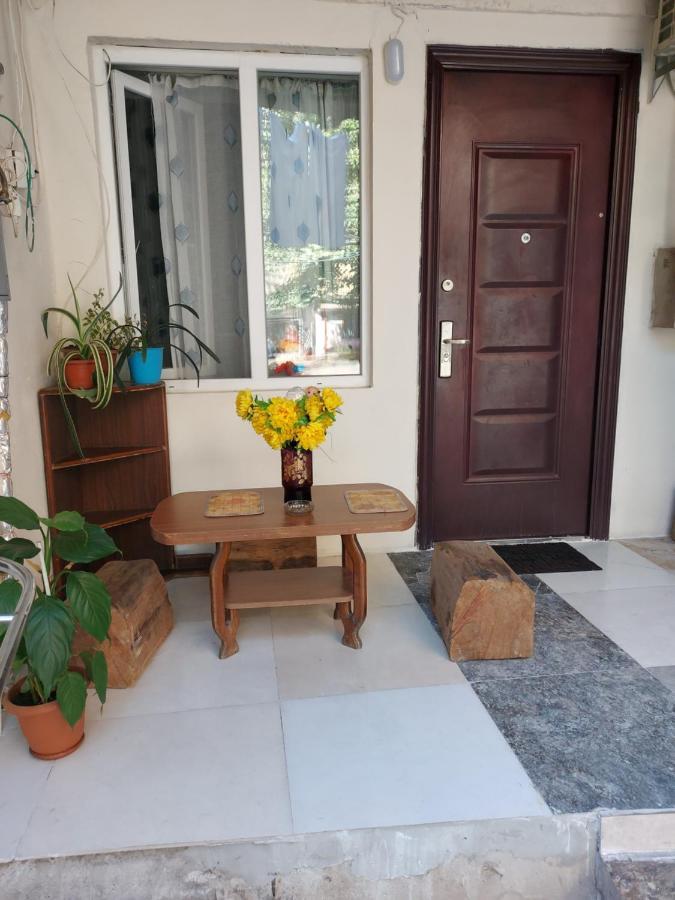 Malu Apartamento Tiflis Exterior foto
